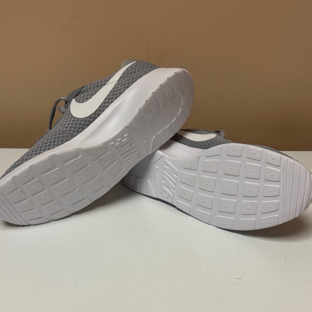 Nike Men's Athletic Shoes - Tanjun - Picture 3 of 4